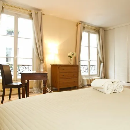 Private Apartment - Saint Germain - Rue De Rennes Apartment Paris